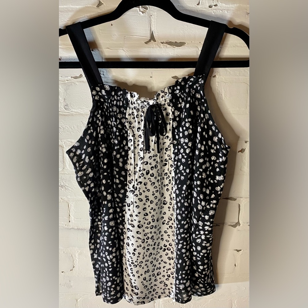 NWT SIMPLY VERA BY VERA WANG FLOWY BLOUSE SIZE SMALL